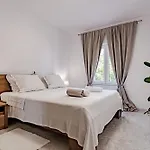 Apartman Corcyra Nigra 2 *
