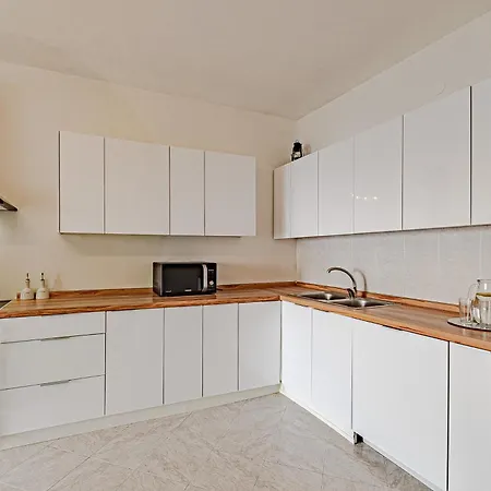Apartman Corcyra Nigra 2 *