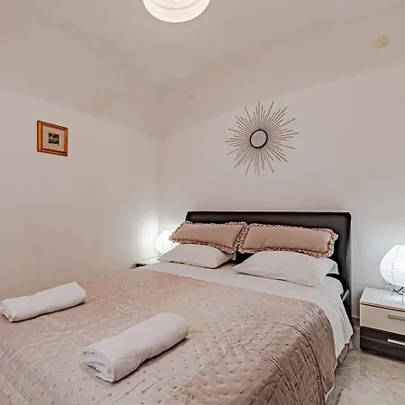 Corcyra Nigra 2 * Blato